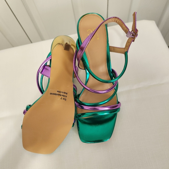 New York & Company Metallic Green and Purple Heels - Picture 5 of 6